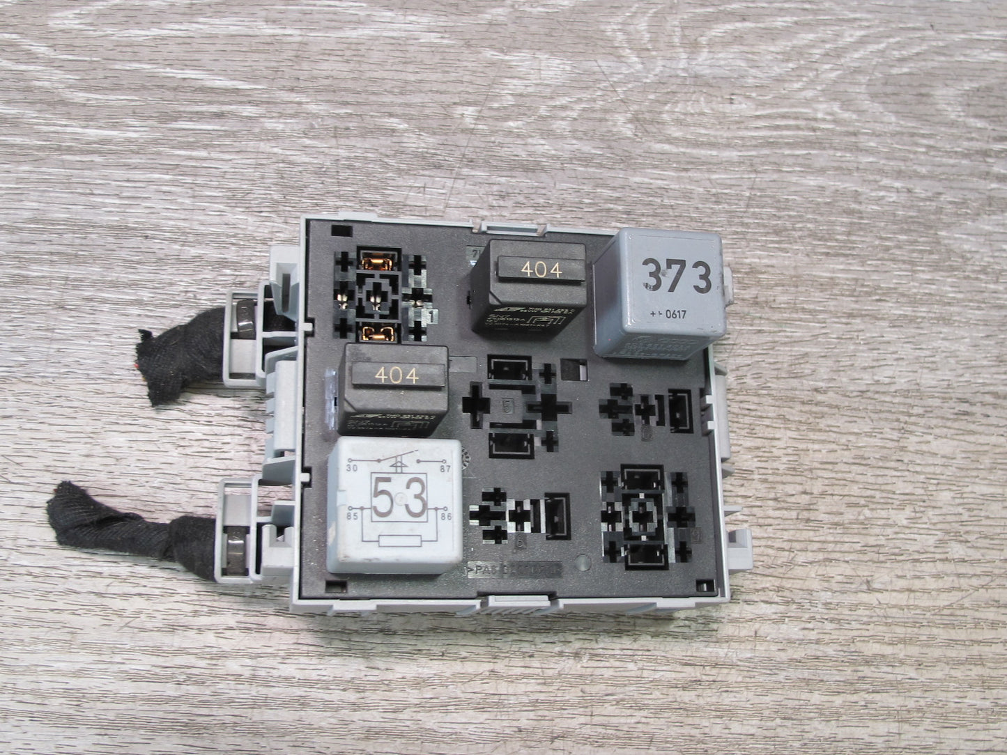 2003-2010 Porsche Cayenne 955 Under Hood Fuse Relay Box Module