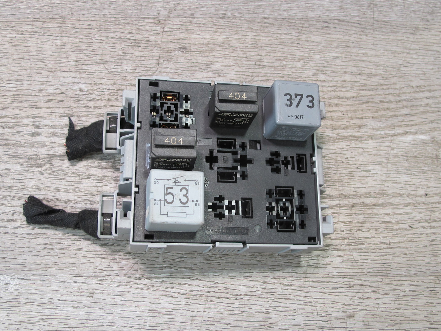 2003-2010 Porsche Cayenne 955 Under Hood Fuse Relay Box Module