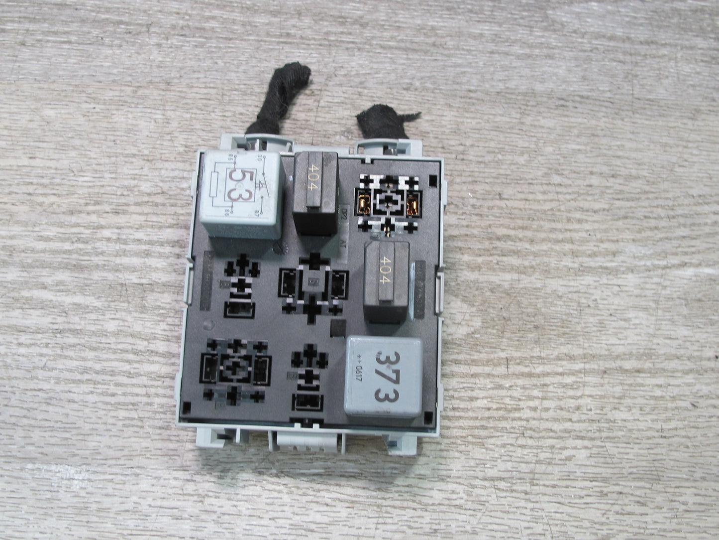 2003-2010 Porsche Cayenne 955 Under Hood Fuse Relay Box Module