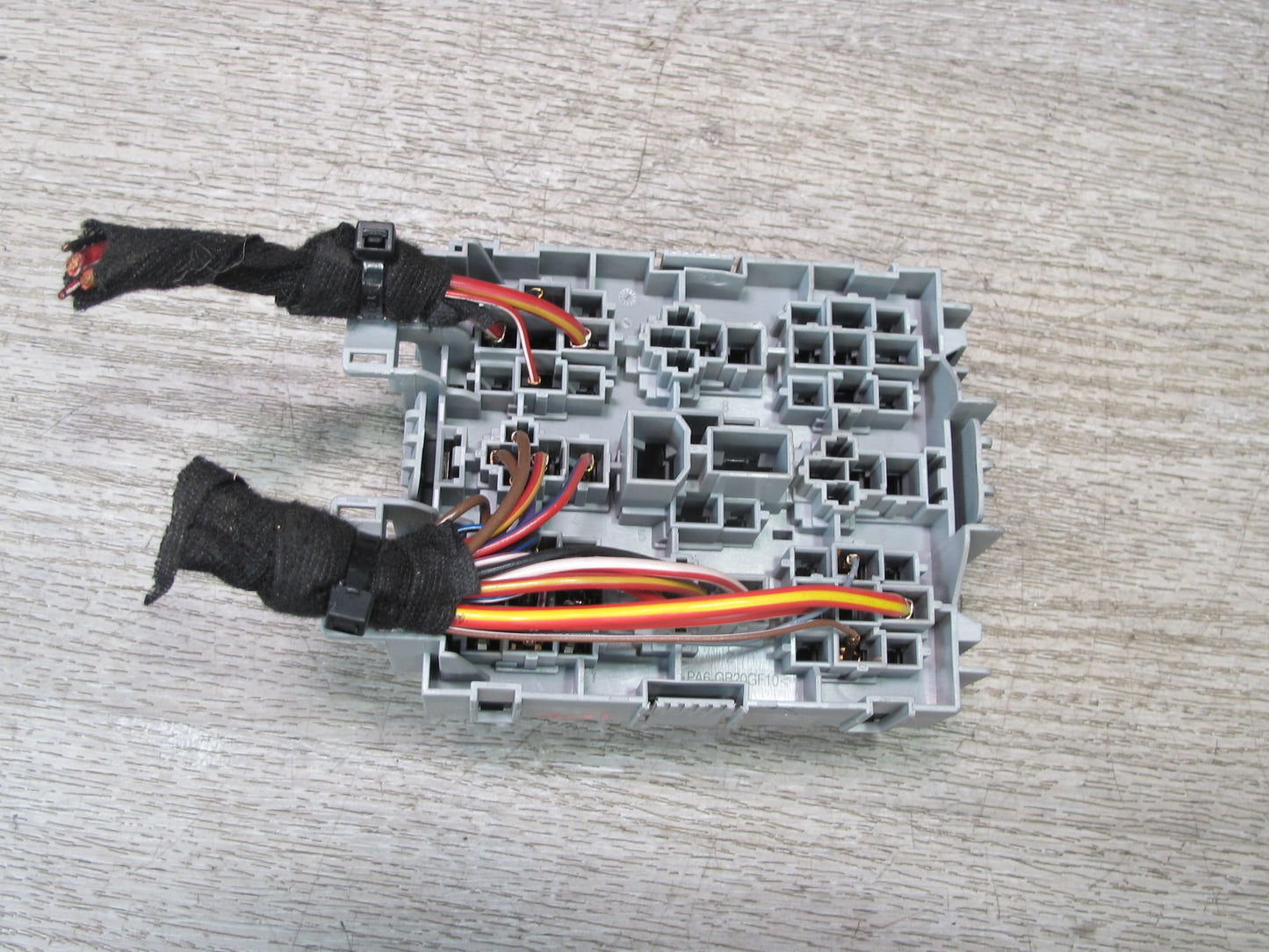 2003-2010 Porsche Cayenne 955 Under Hood Fuse Relay Box Module