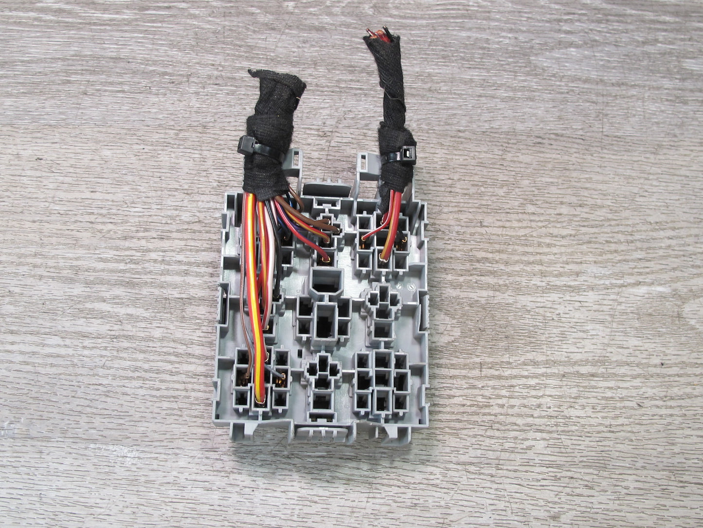 2003-2010 Porsche Cayenne 955 Under Hood Fuse Relay Box Module