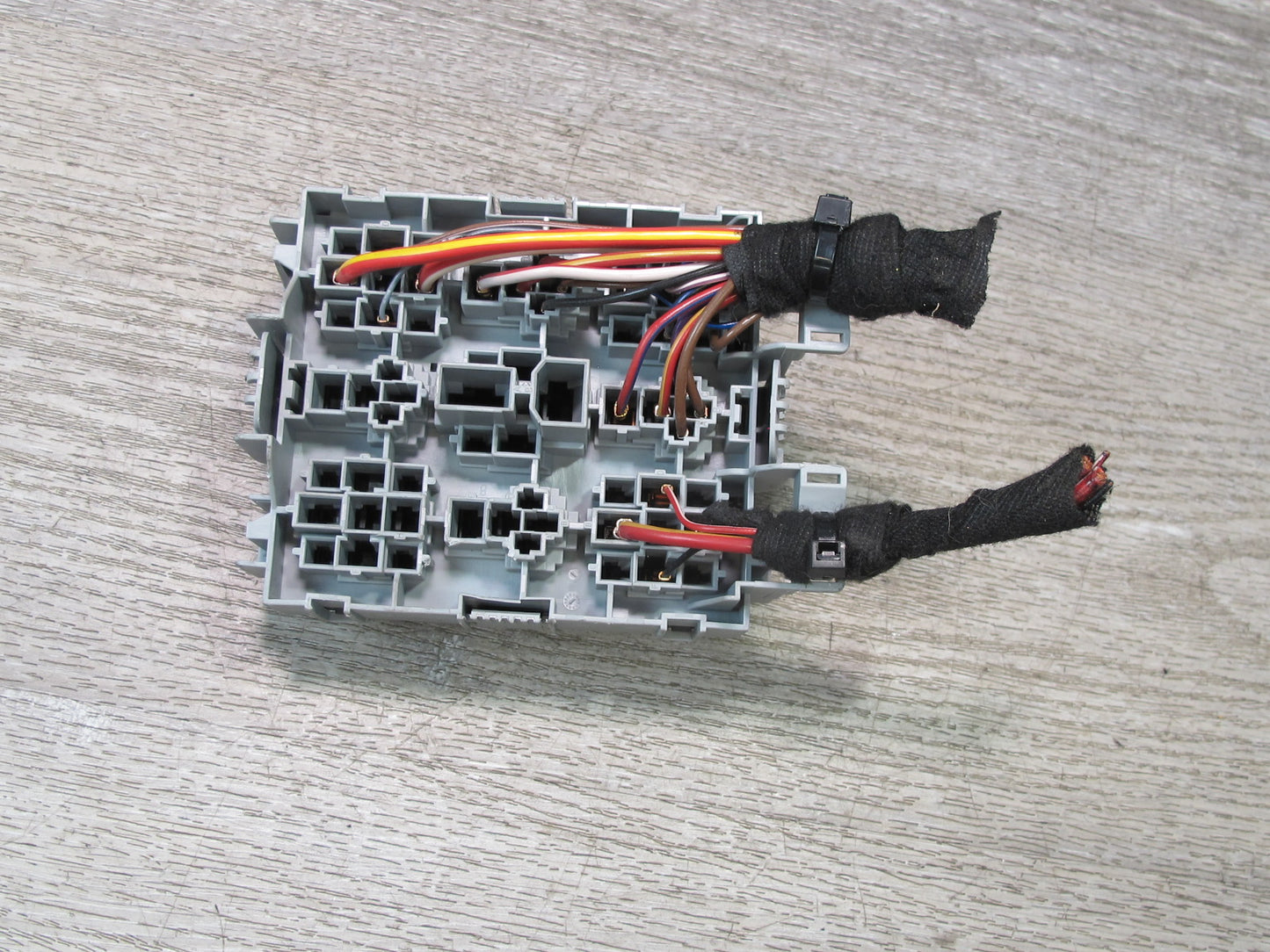 2003-2010 Porsche Cayenne 955 Under Hood Fuse Relay Box Module