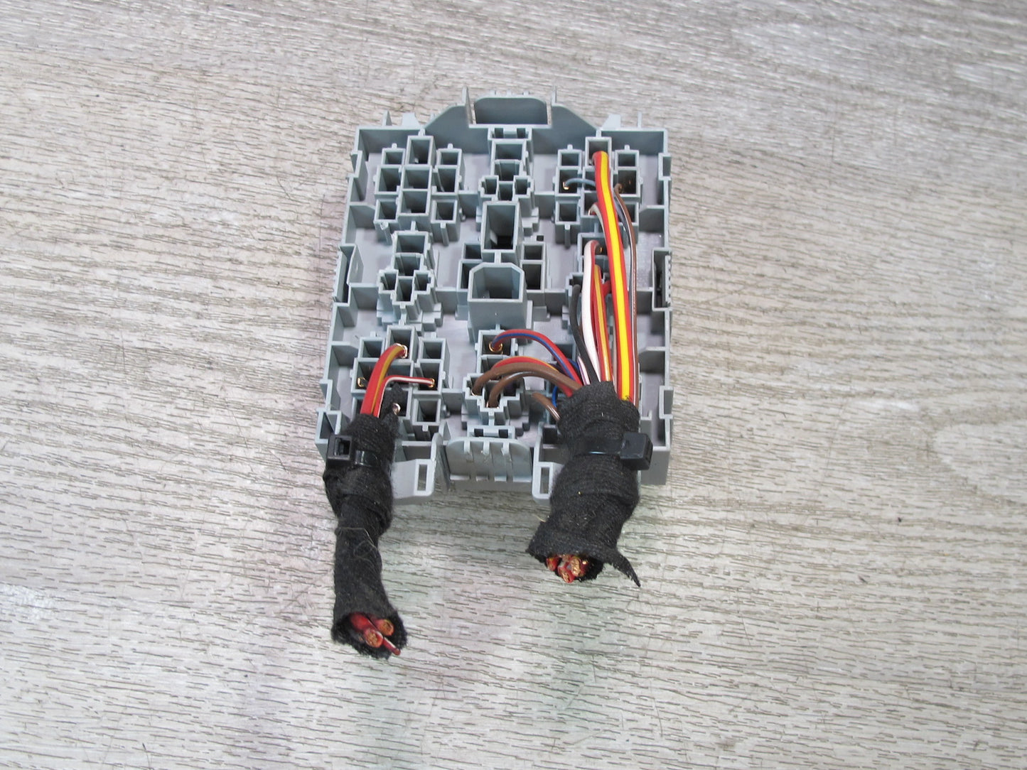2003-2010 Porsche Cayenne 955 Under Hood Fuse Relay Box Module