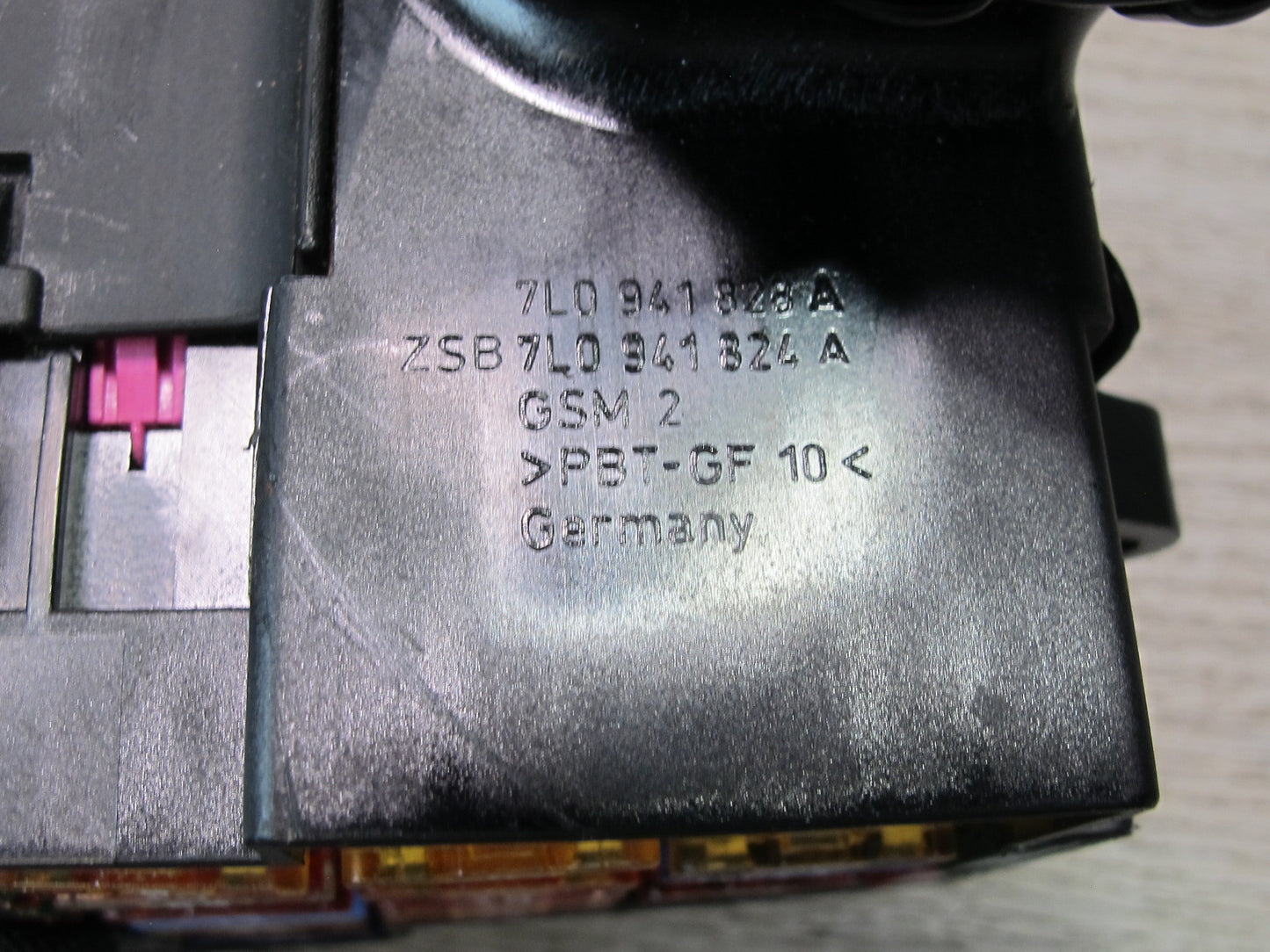 2003-2010 Porsche Cayenne 957 Dash Front Right Fuse Relay Box Module