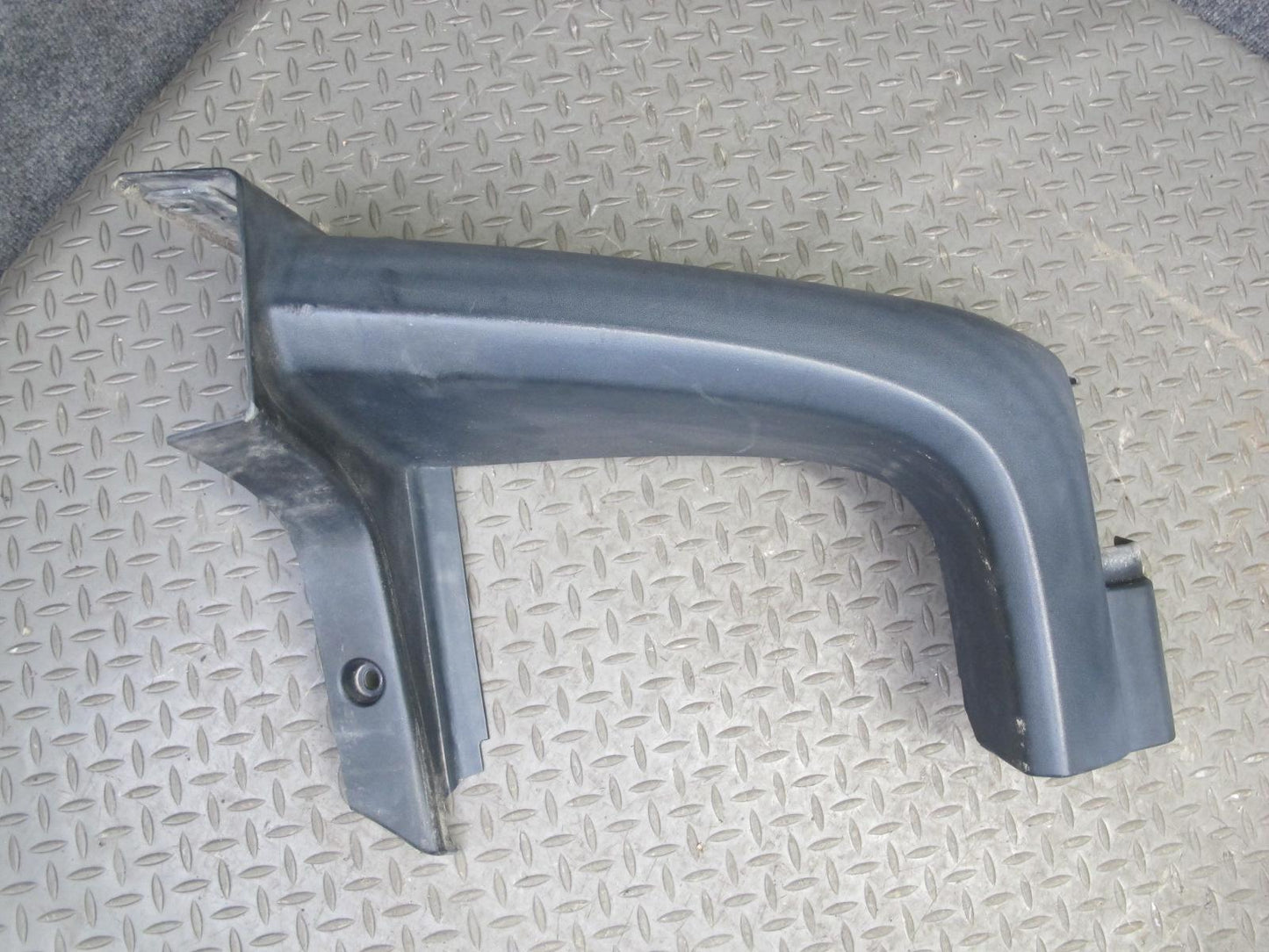 2005-2009 Hummer H2 SUT Rear Left Side Quarter Glass Window Trim Panel Cover