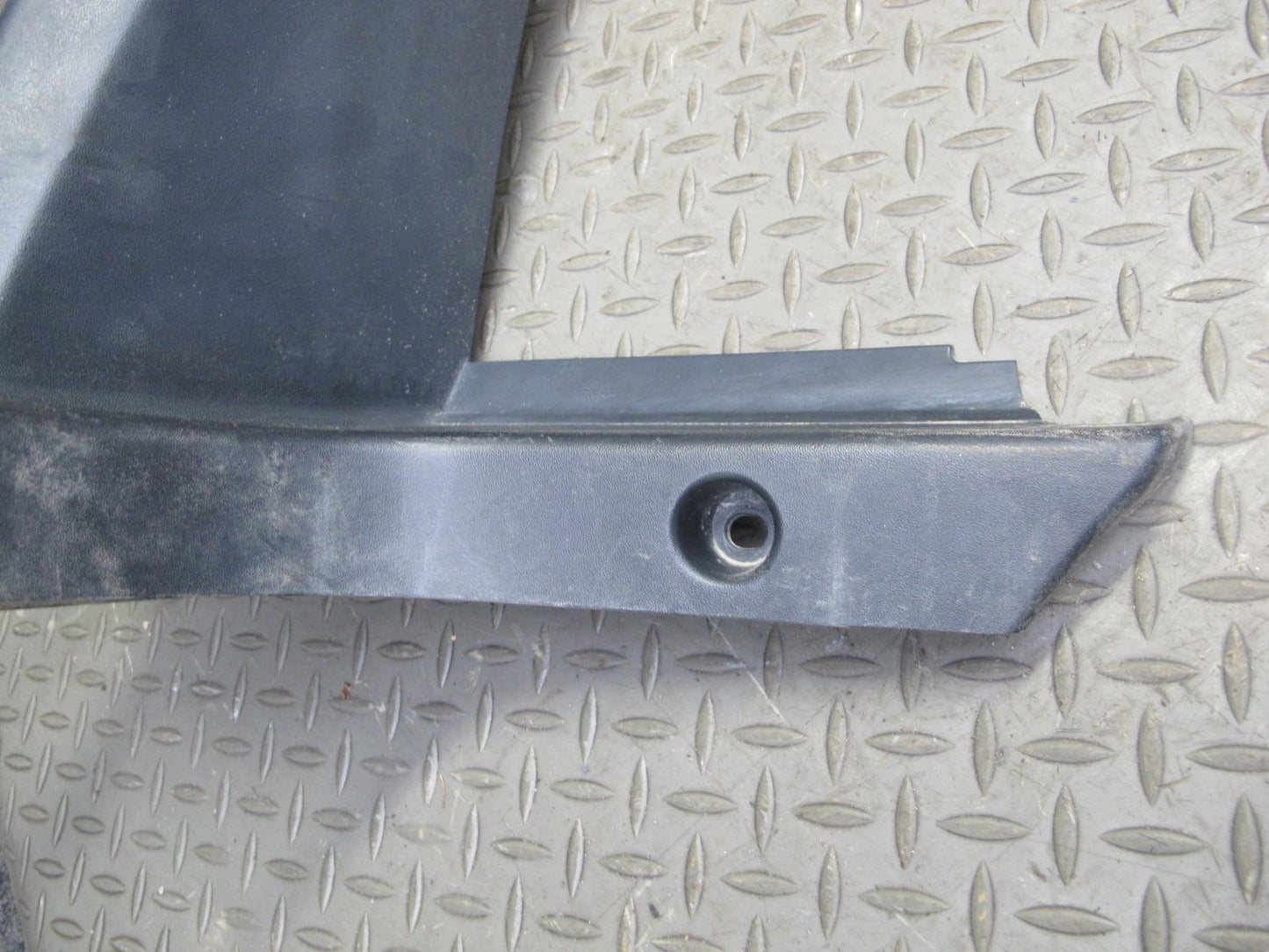 2005-2009 Hummer H2 SUT Rear Left Side Quarter Glass Window Trim Panel Cover