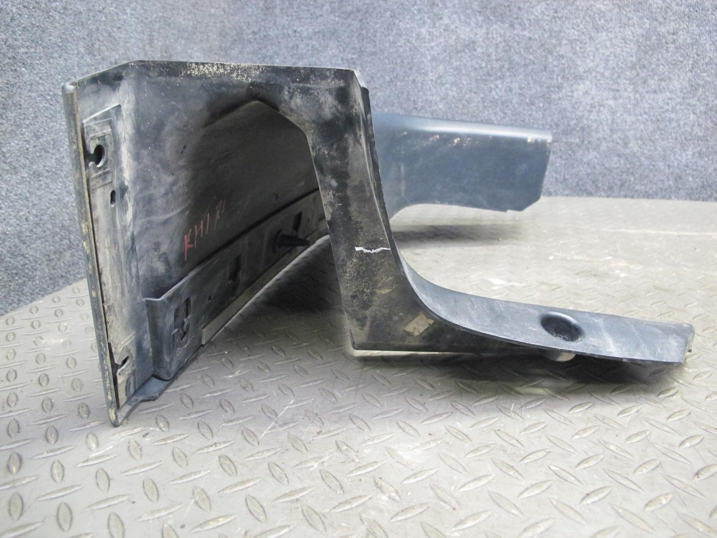 2005-2009 Hummer H2 SUT Rear Left Side Quarter Glass Window Trim Panel Cover