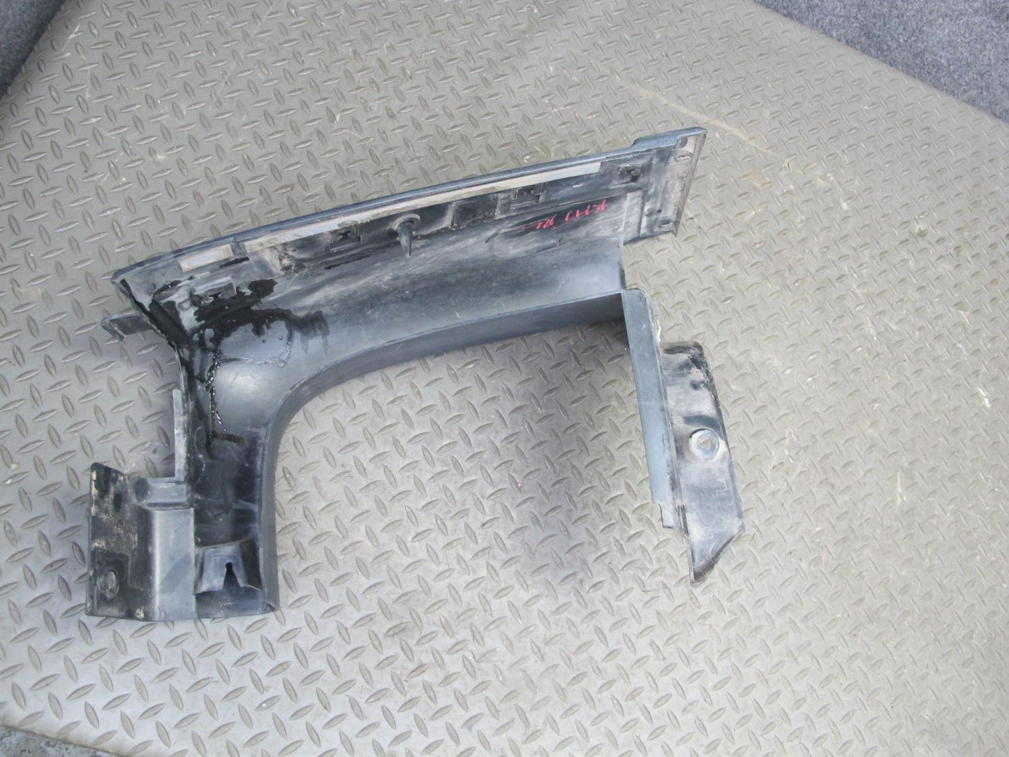 2005-2009 Hummer H2 SUT Rear Left Side Quarter Glass Window Trim Panel Cover