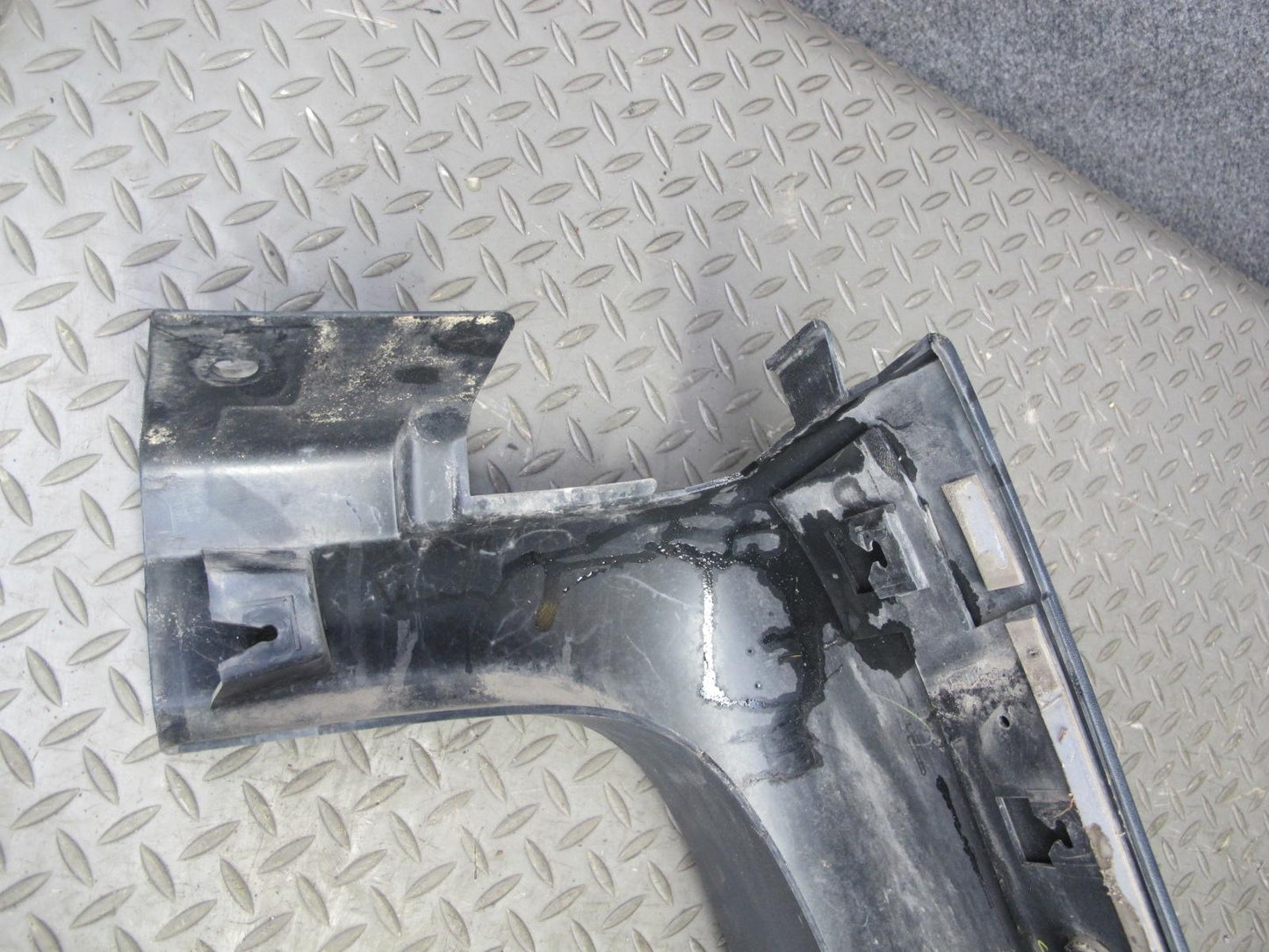2005-2009 Hummer H2 SUT Rear Left Side Quarter Glass Window Trim Panel Cover