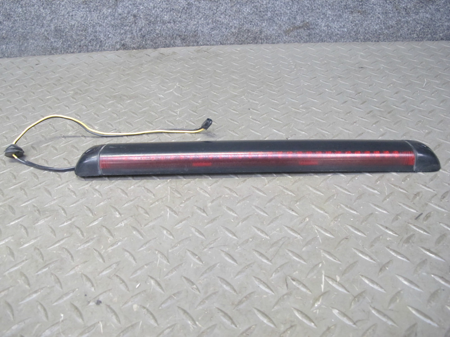 2005-2009 Hummer H2 SUT Rear Center High Mount 3RD Third Brake Stop Lamp Light