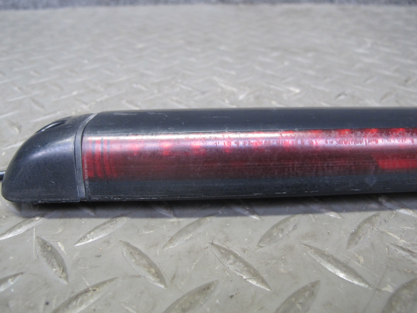 2005-2009 Hummer H2 SUT Rear Center High Mount 3RD Third Brake Stop Lamp Light