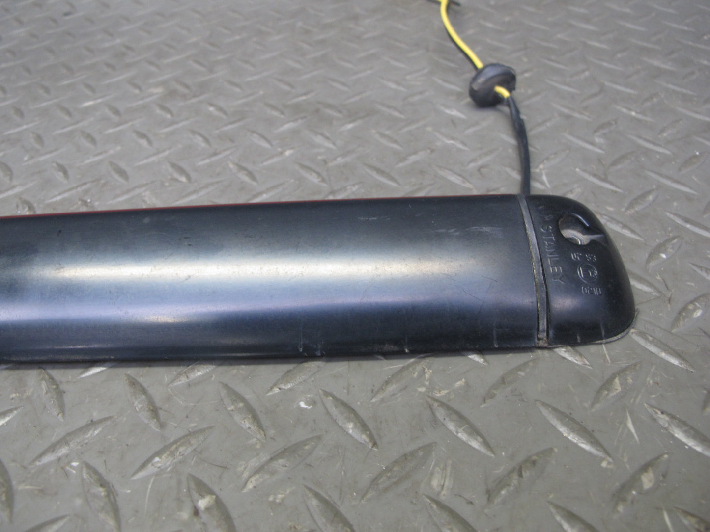 2005-2009 Hummer H2 SUT Rear Center High Mount 3RD Third Brake Stop Lamp Light