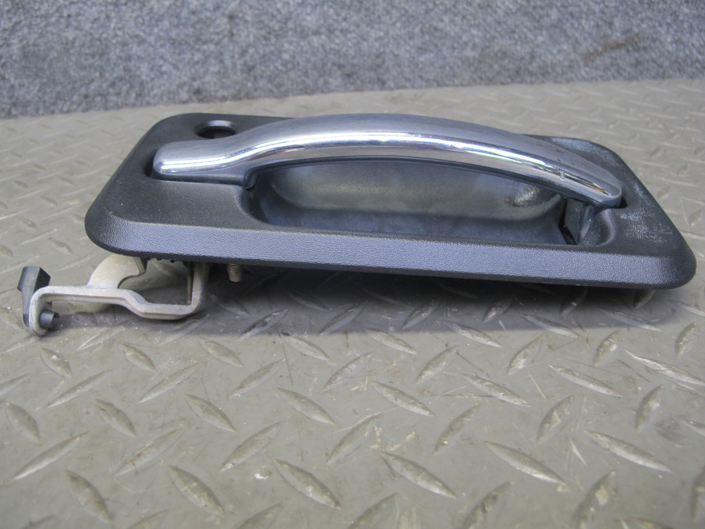 2003-2006 Hummer H2 Front Left Driver Side Door Exterior Handle 15104792