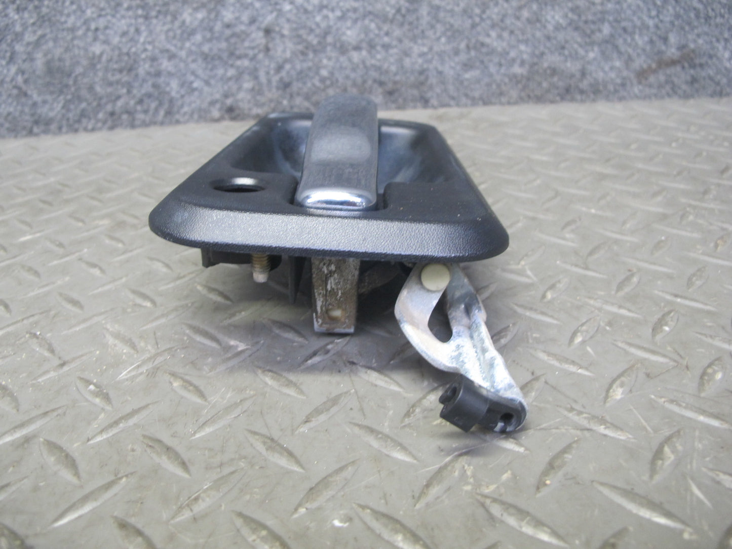 2003-2006 Hummer H2 Front Left Driver Side Door Exterior Handle 15104792