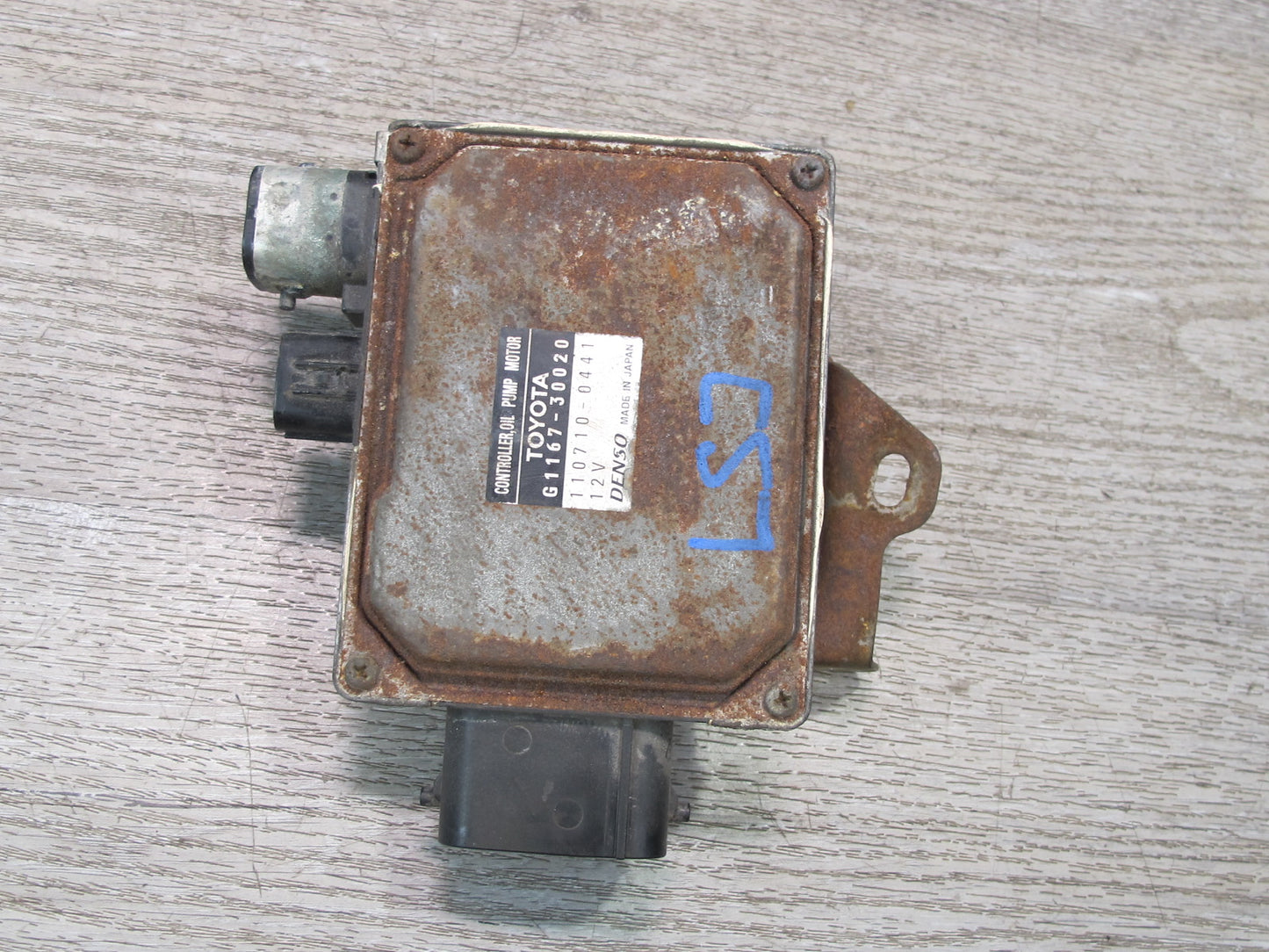 08-12 Lexus UVF46 LS600h Engine Oil Pump Control Module G1167-30020 OEM