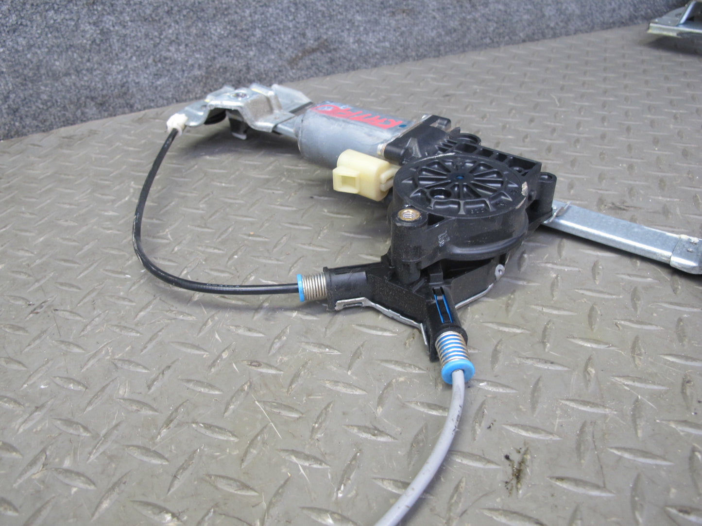 2003-2009 Hummer H2 Front Right Passenger Side Window Regulator W/ Power Motor