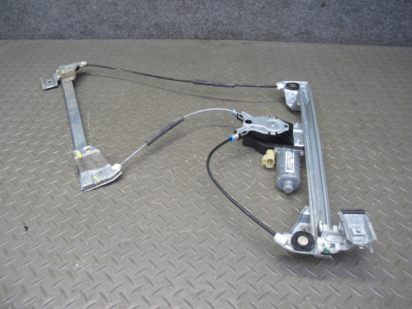 2003-2009 Hummer H2 Front Right Passenger Side Window Regulator W/ Power Motor