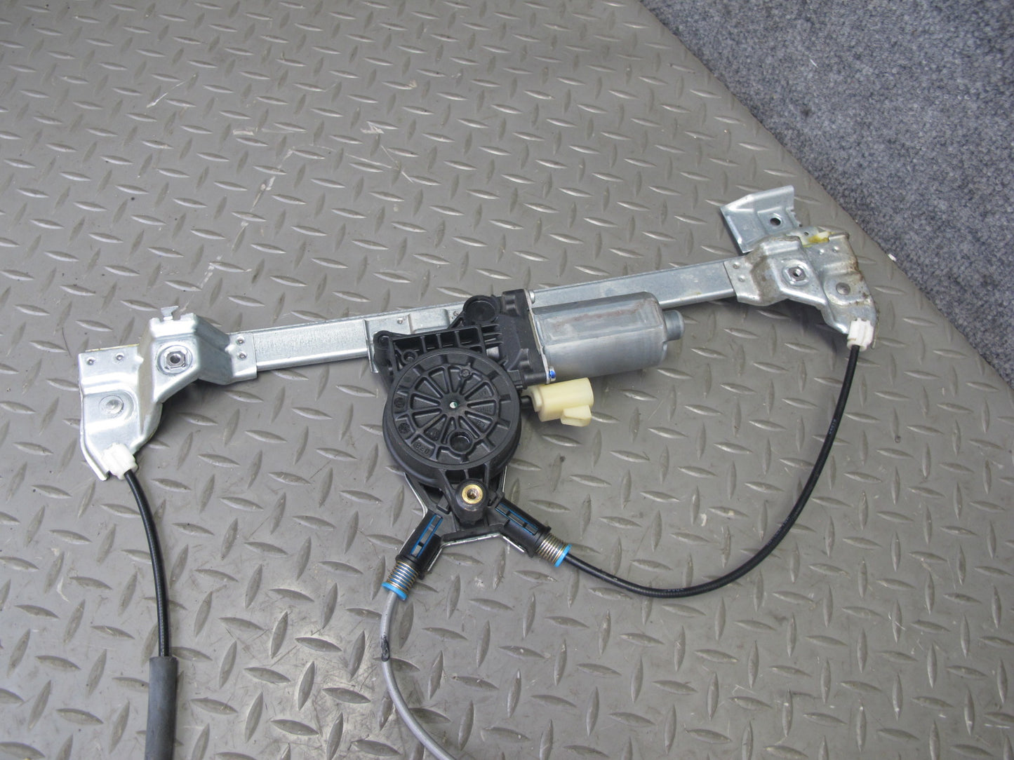 2003-2009 Hummer H2 Front Left Driver Side Window Regulator W/ Power Motor