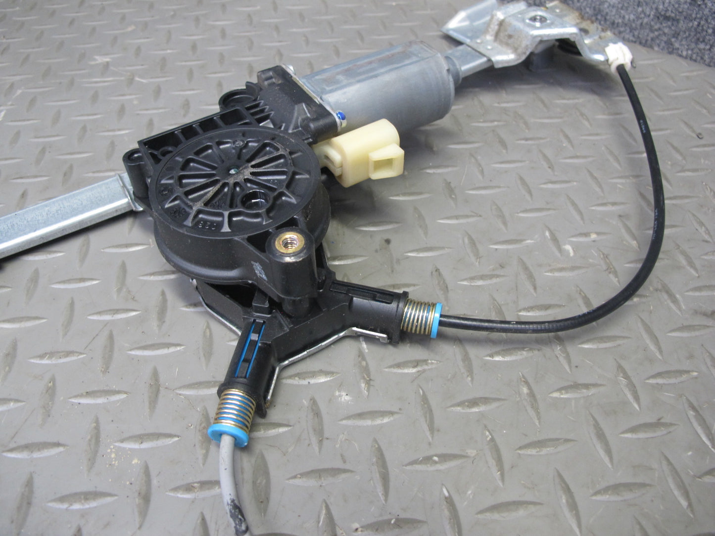 2003-2009 Hummer H2 Front Left Driver Side Window Regulator W/ Power Motor