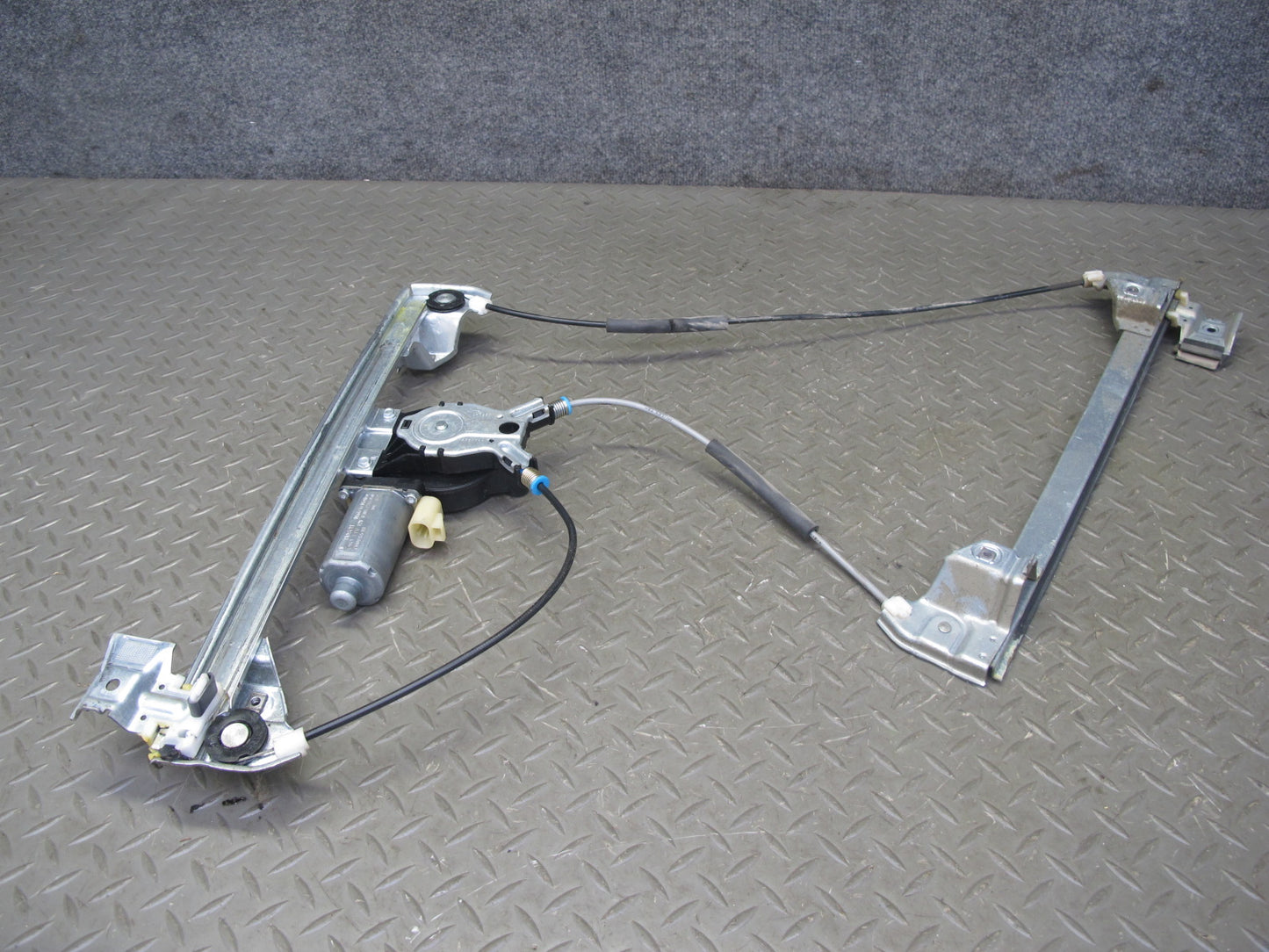 2003-2009 Hummer H2 Front Left Driver Side Window Regulator W/ Power Motor