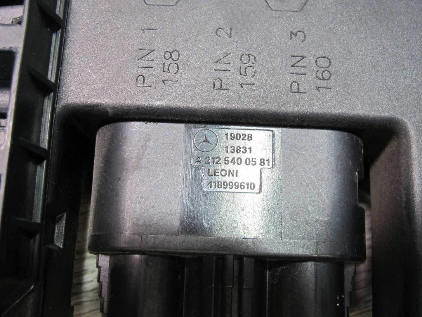 2012-2016 Mercedes R172 SLK Fuse Junction Box Battery Control Module Unit