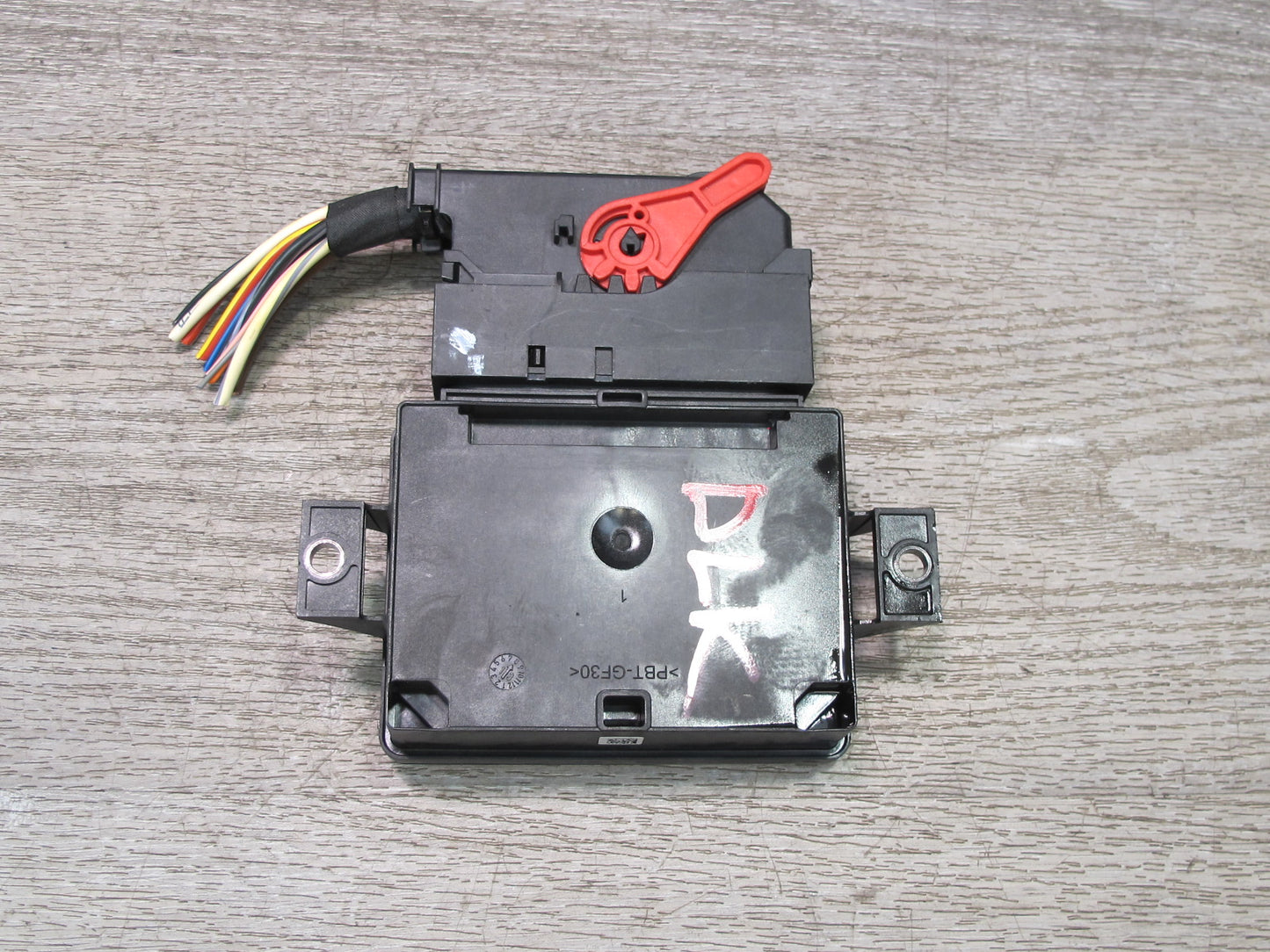 2012-2016 Mercedes R172 SLK Parking Brake Assist Control Module Unit A1669002700