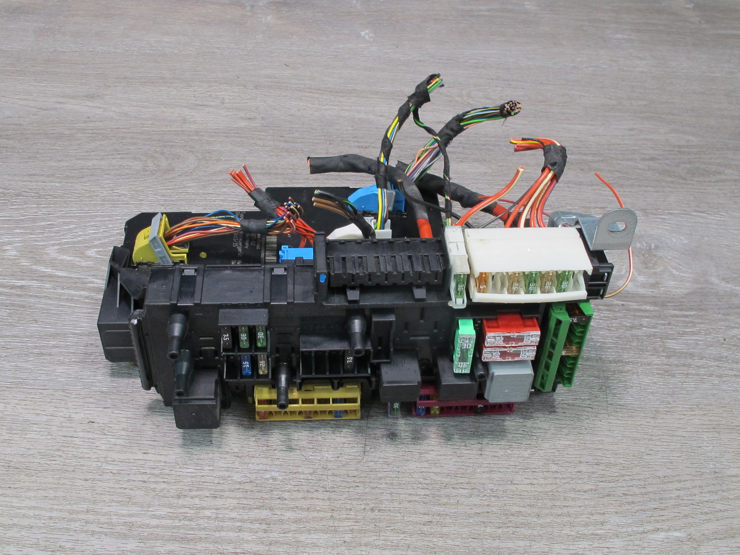 2012-2016 Mercedes R172 SLK Rear SAM Module Relay Fuse Box Assembly 1729060105