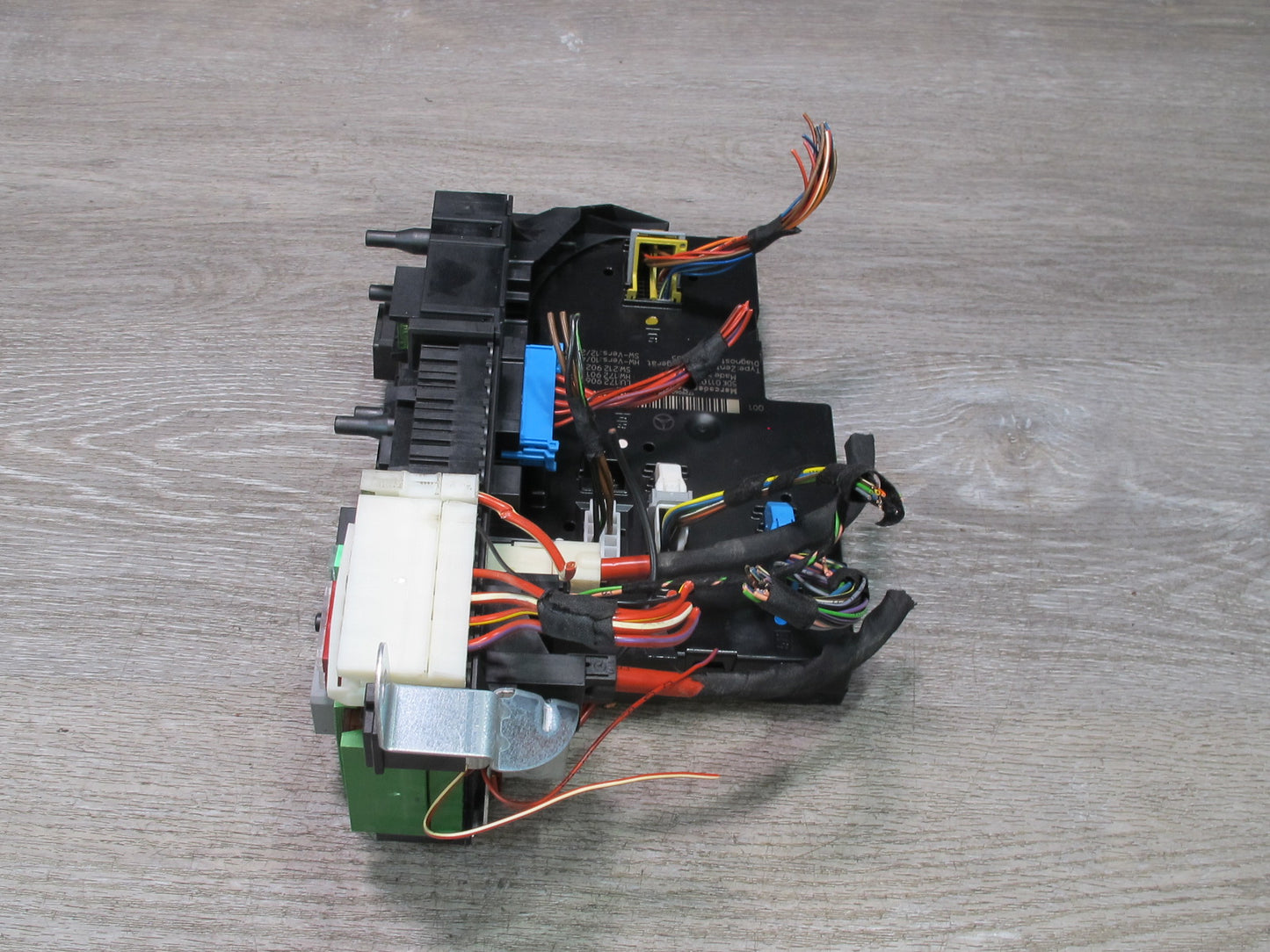 2012-2016 Mercedes R172 SLK Rear SAM Module Relay Fuse Box Assembly 1729060105