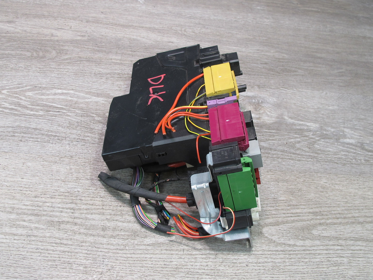 2012-2016 Mercedes R172 SLK Rear SAM Module Relay Fuse Box Assembly 1729060105