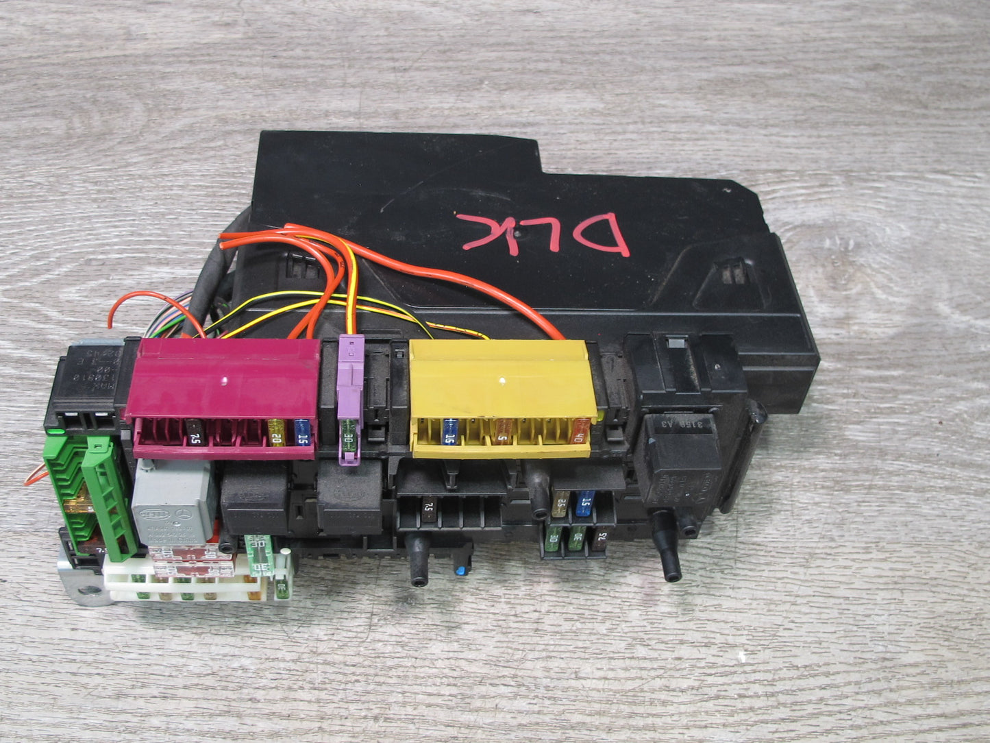 2012-2016 Mercedes R172 SLK Rear SAM Module Relay Fuse Box Assembly 1729060105