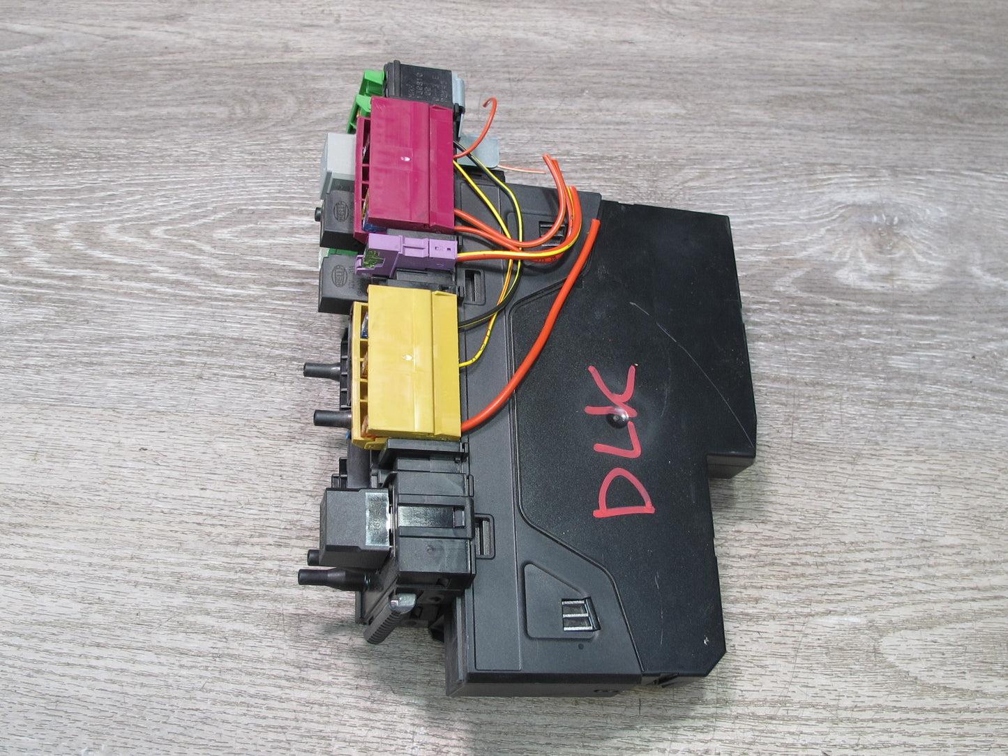 2012-2016 Mercedes R172 SLK Rear SAM Module Relay Fuse Box Assembly 1729060105