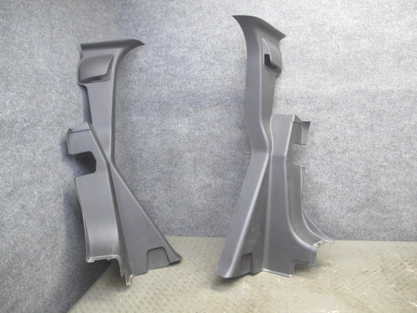 2005-2007 Hummer H2 SUT Rear Left Right Side C Pillar Lock Panel Cover Trim Set