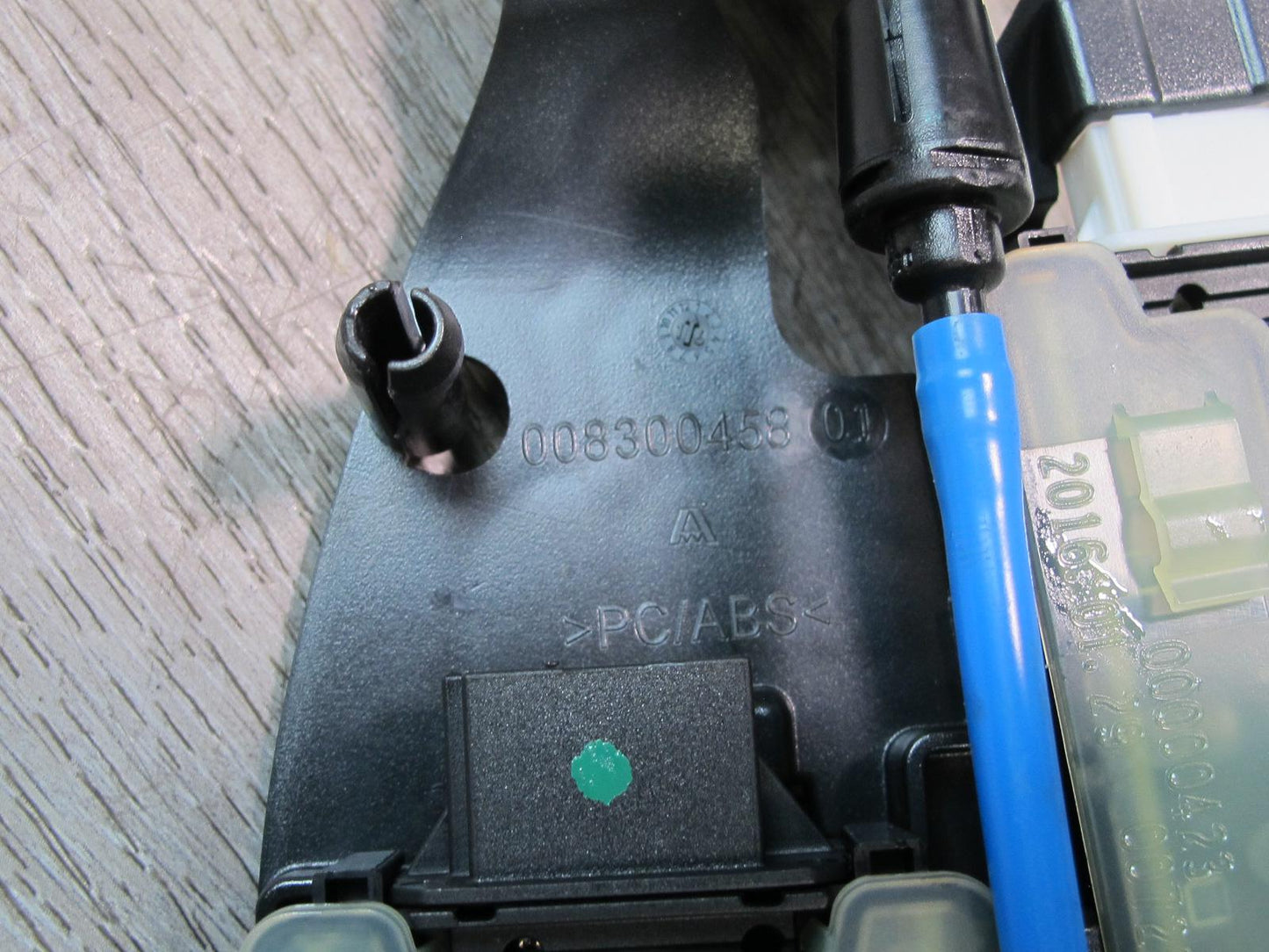 2015-2020 BMW F82 M4 Front Right Seat Pump Valve 8058254 OEM