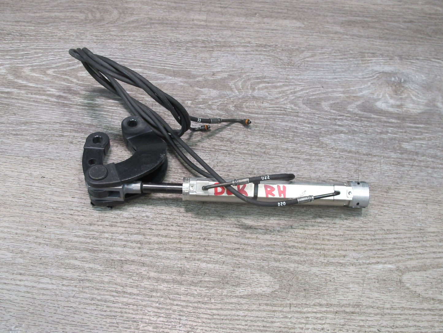 2012-2020 Mercedes R172 SLK SLC Convertible TOP Right Roof Hydraulic Cylinder