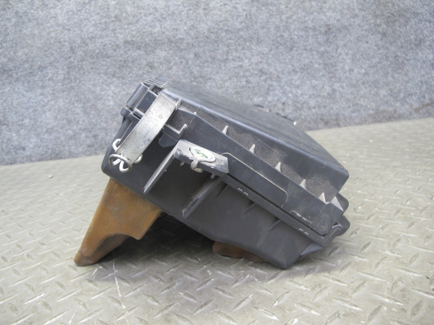 07-17 Lexus LS600h LS460 Left Air Intake Cleaner Filter Box w MAF Sensor OEM