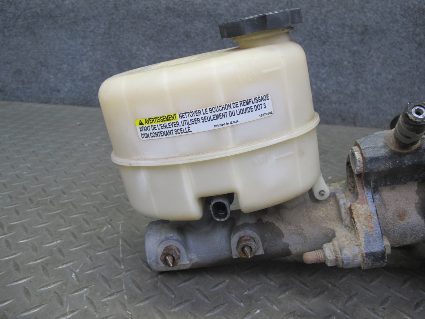 2003-2007 Hummer H2 Brake Master Cylinder Booster Fluid Reservoir Assembly