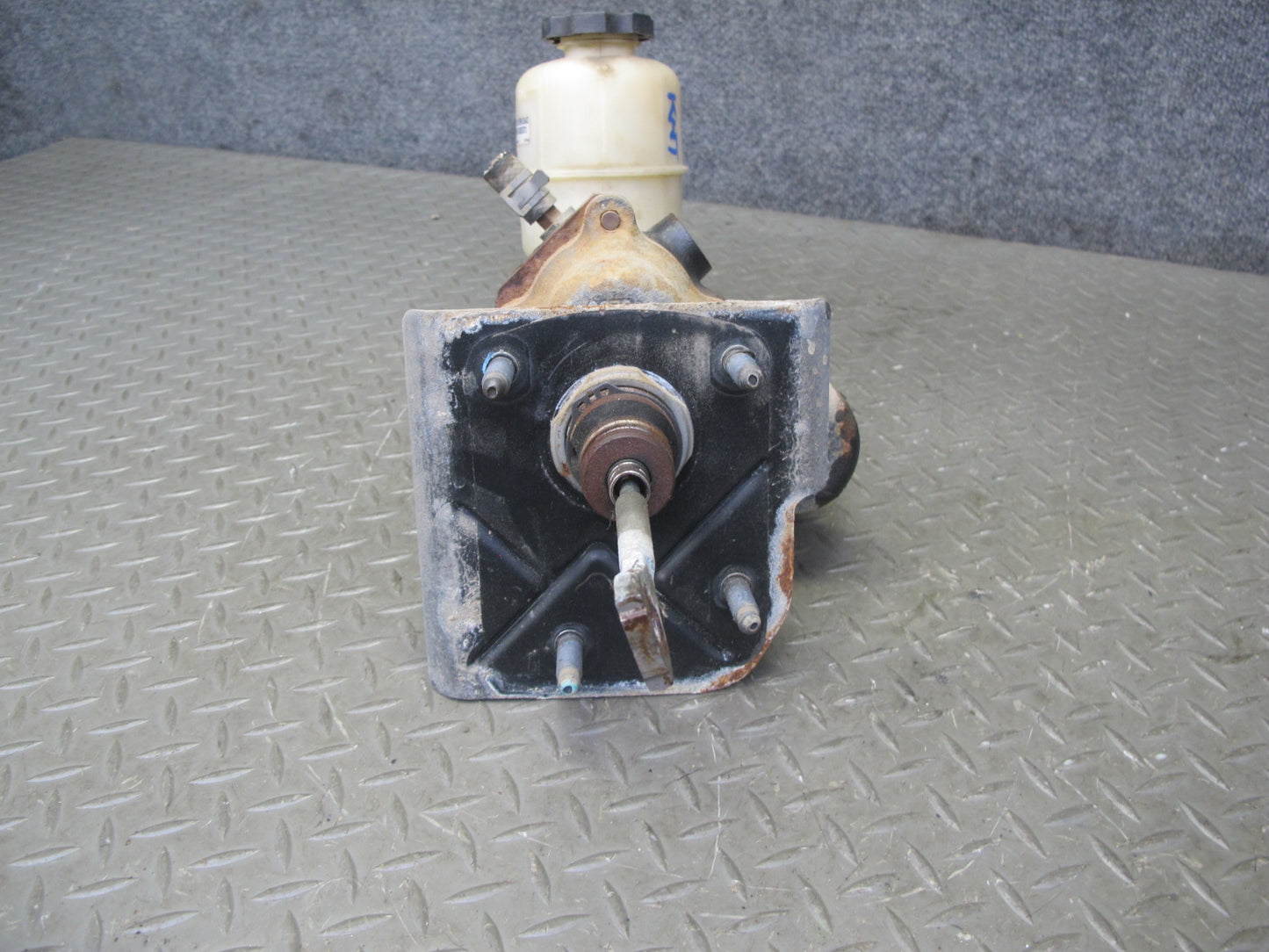 2003-2007 Hummer H2 Brake Master Cylinder Booster Fluid Reservoir Assembly