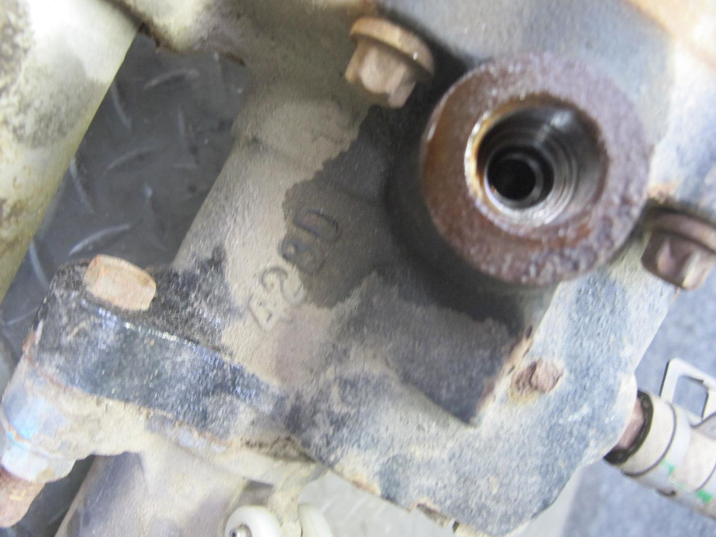 2003-2007 Hummer H2 Brake Master Cylinder Booster Fluid Reservoir Assembly
