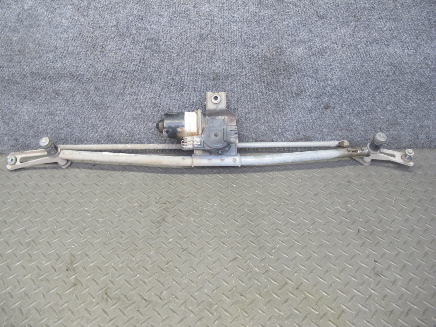 2003-2007 Hummer H2 Windshield Wiper Transmission Linkage W/ Motor