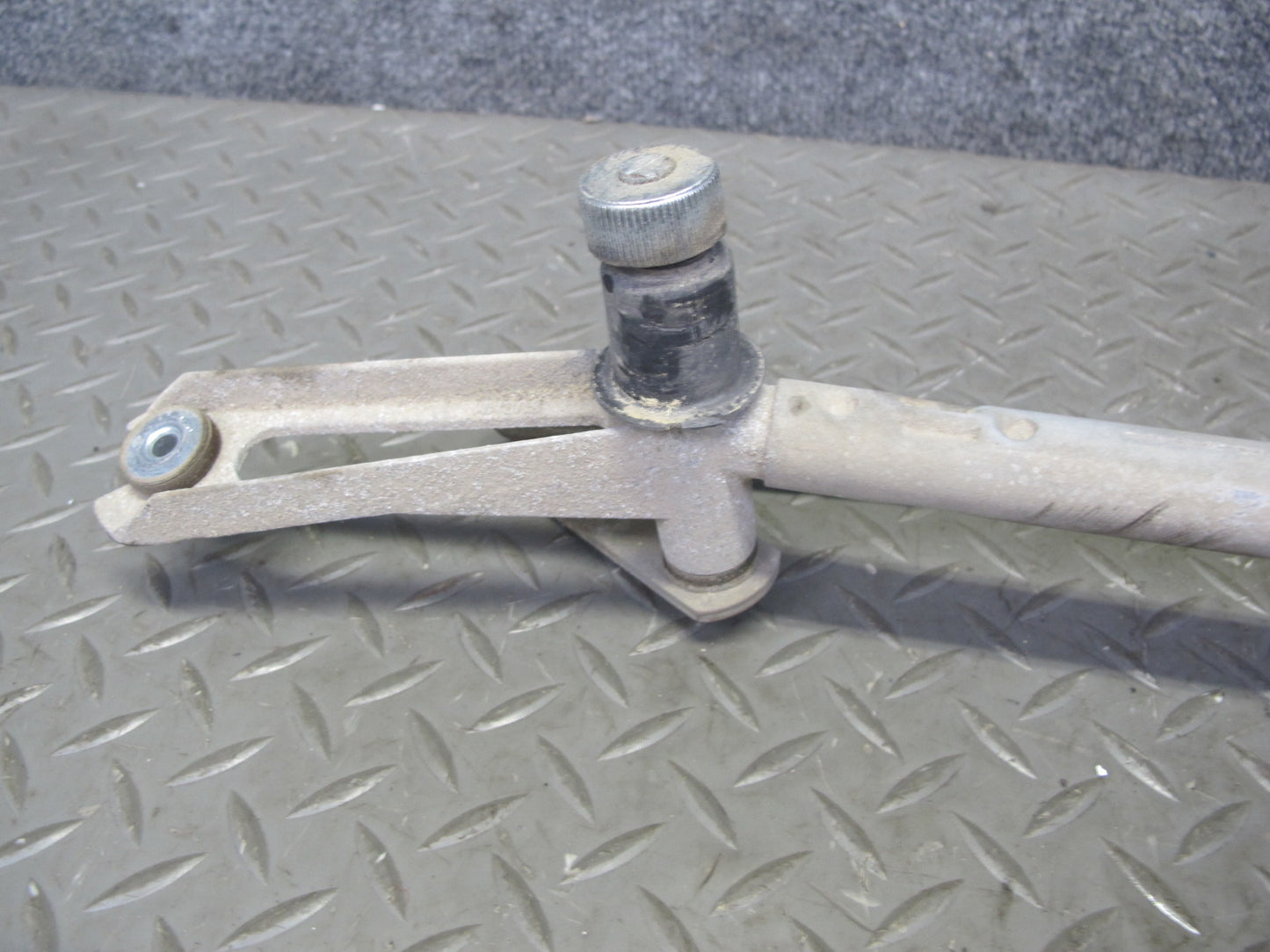 2003-2007 Hummer H2 Windshield Wiper Transmission Linkage W/ Motor