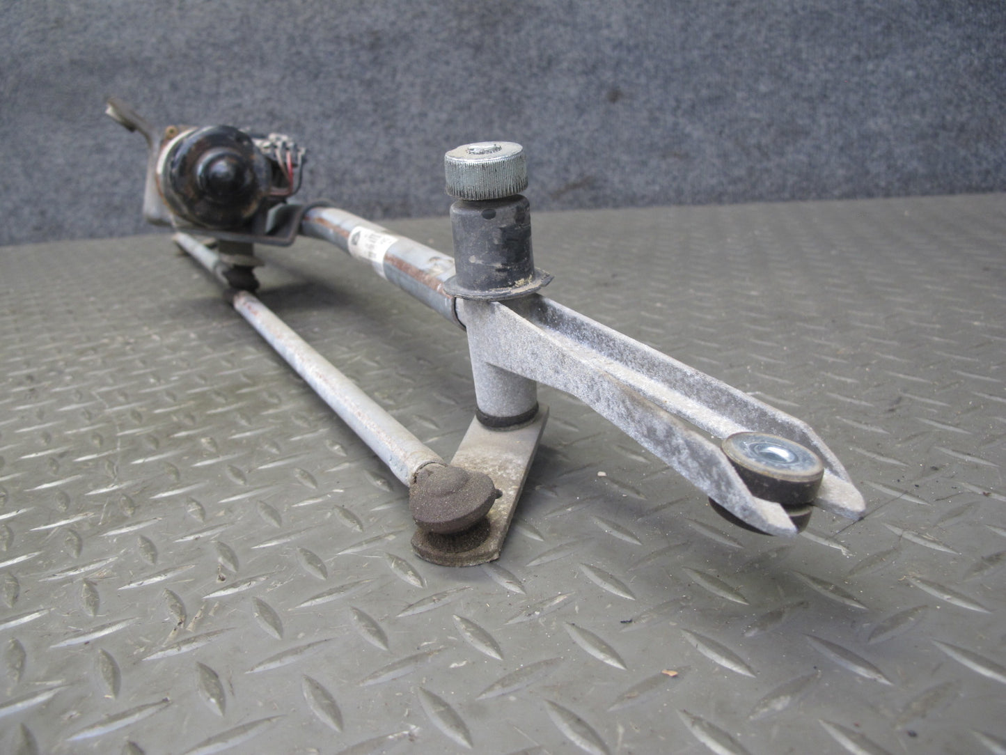 2003-2007 Hummer H2 Windshield Wiper Transmission Linkage W/ Motor