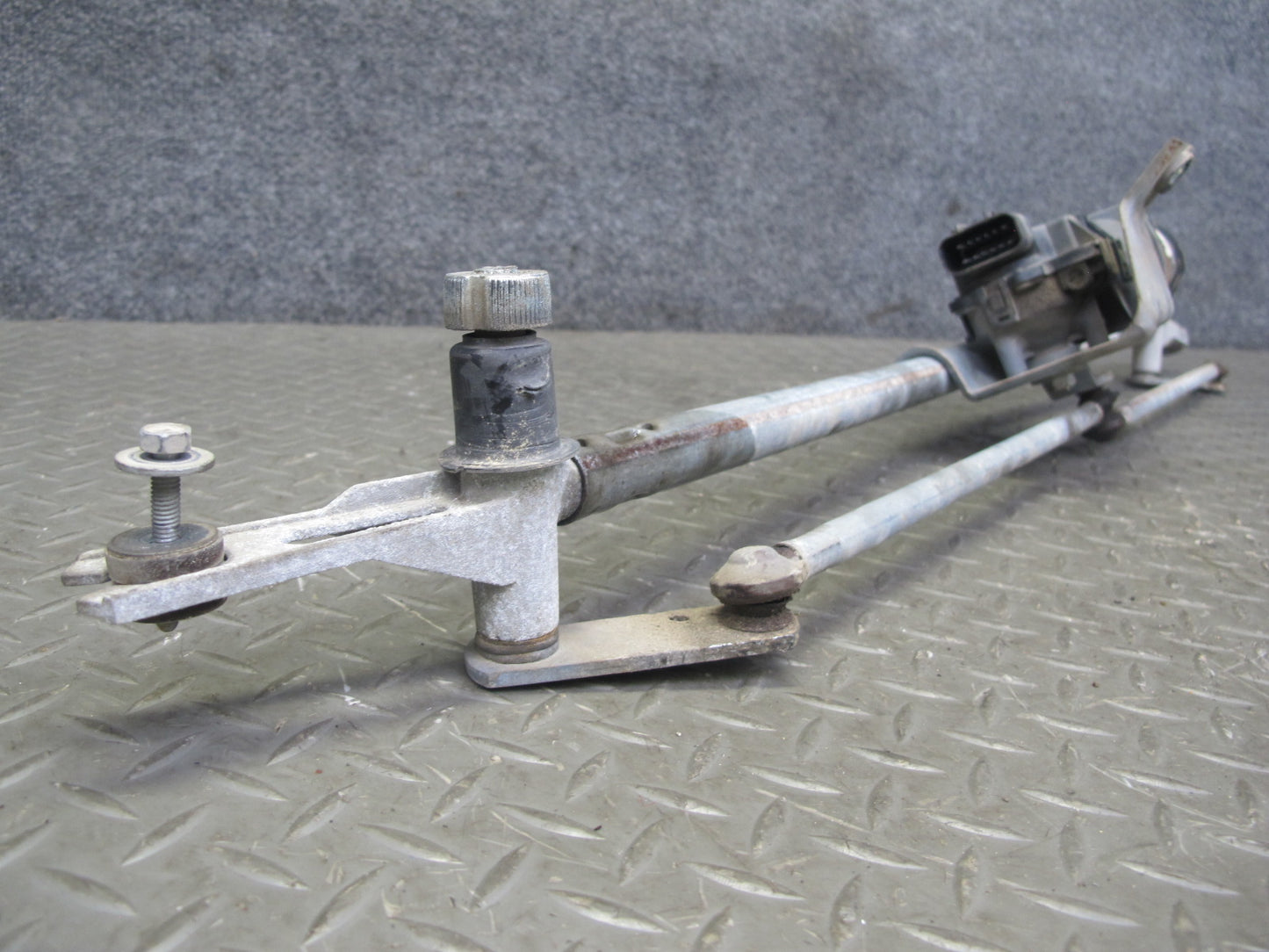 2003-2007 Hummer H2 Windshield Wiper Transmission Linkage W/ Motor