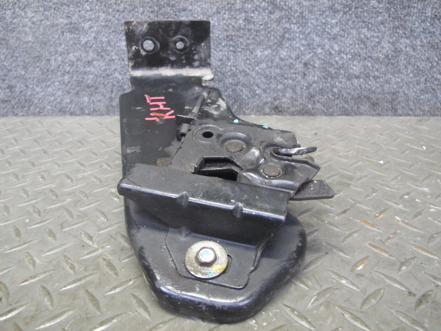 2003-2007 Hummer H2 Front Hood Bonnet Lock Latch W/ Bracket