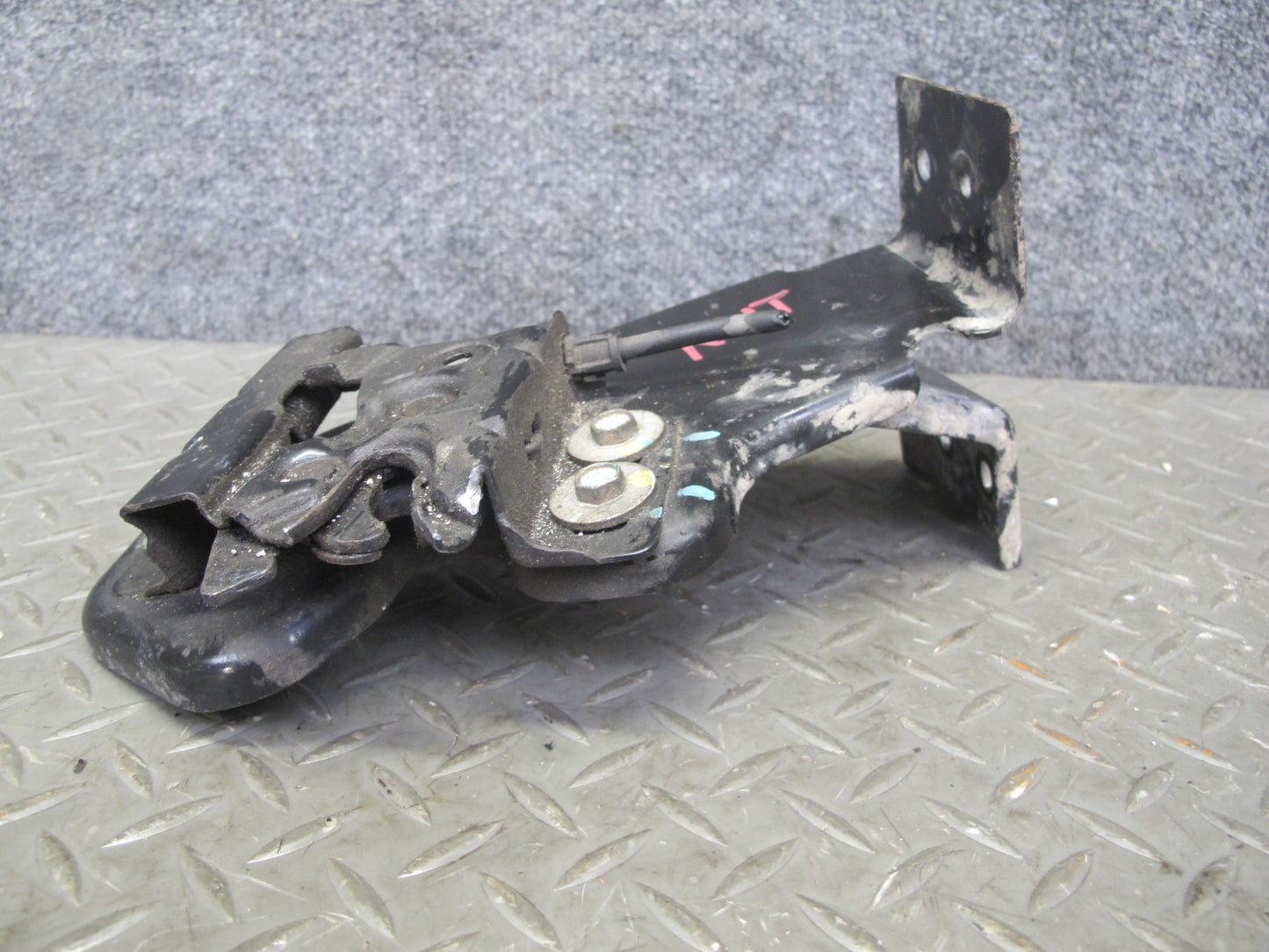 2003-2007 Hummer H2 Front Hood Bonnet Lock Latch W/ Bracket