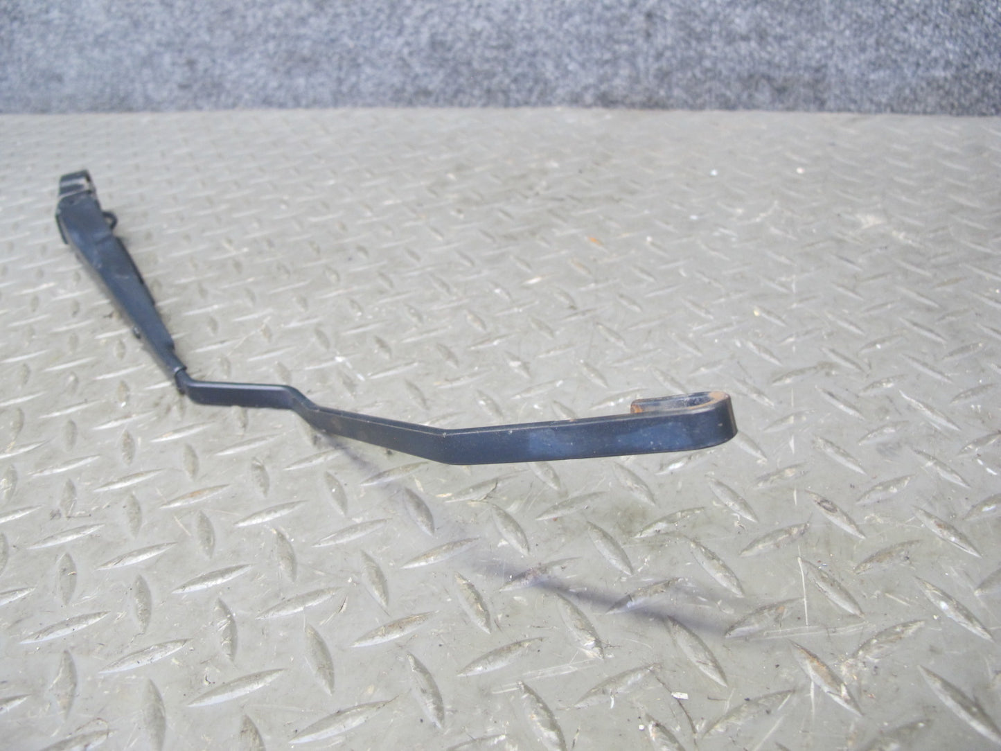 2003-2009 Hummer H2 Front Windshield Left & Right Wiper Arm Set of 2