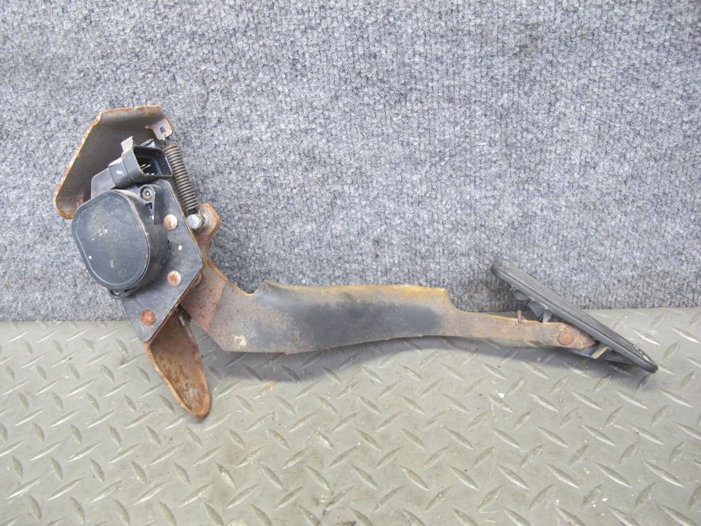 2004-2007 Hummer H2 Accelerator Gas Pedal Throttle Sensor