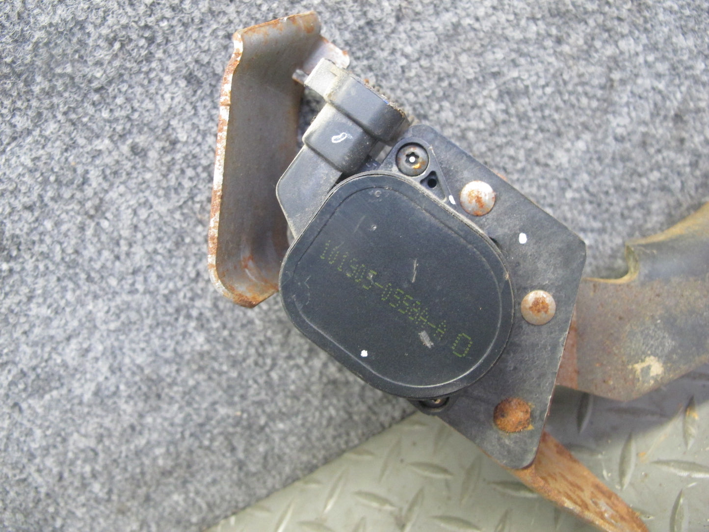 2004-2007 Hummer H2 Accelerator Gas Pedal Throttle Sensor