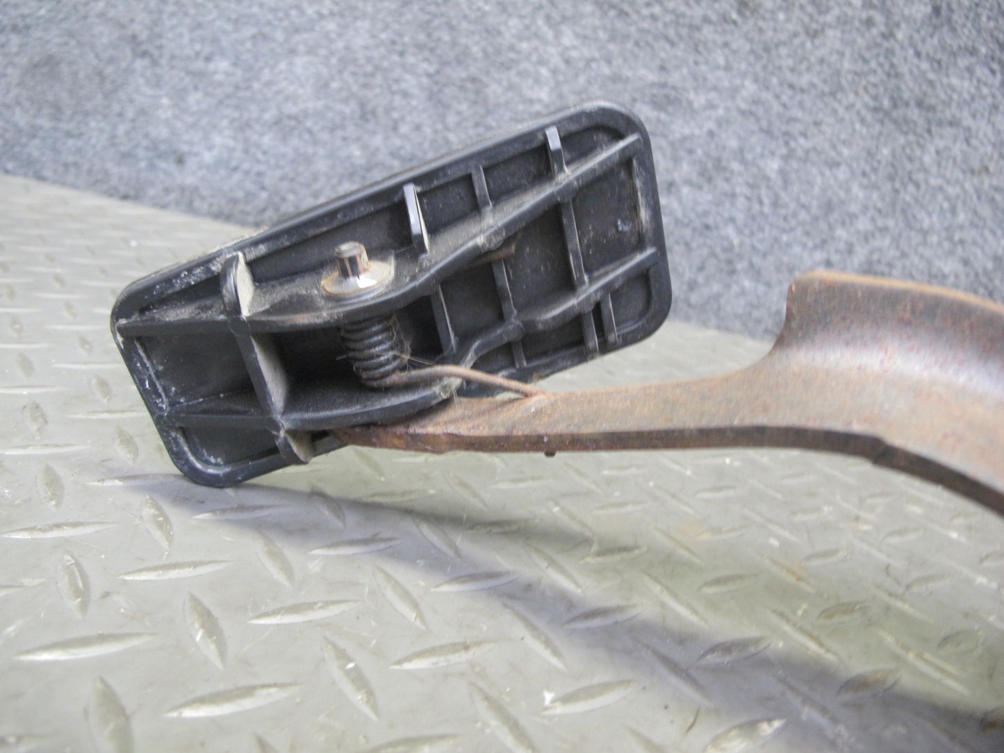 2004-2007 Hummer H2 Accelerator Gas Pedal Throttle Sensor