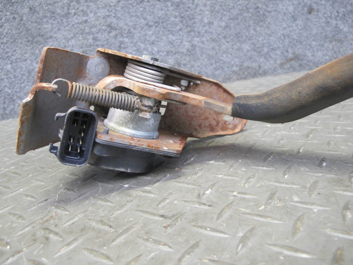 2004-2007 Hummer H2 Accelerator Gas Pedal Throttle Sensor