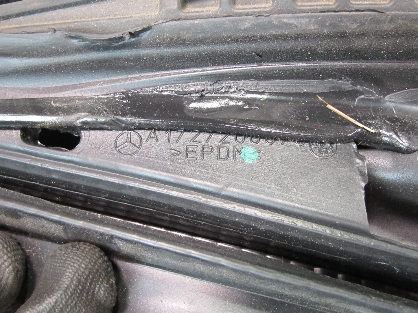 2012-2020 Mercedes R172 SLK SLC Front Windshield Glass Rubber Weatherstrip Seal